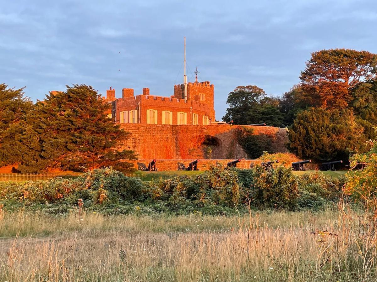 Fab Stay Uk - Coastal And Country Retreat With Free Secure Off Road Parking Minutes From Both Dover And Deal Extérieur photo